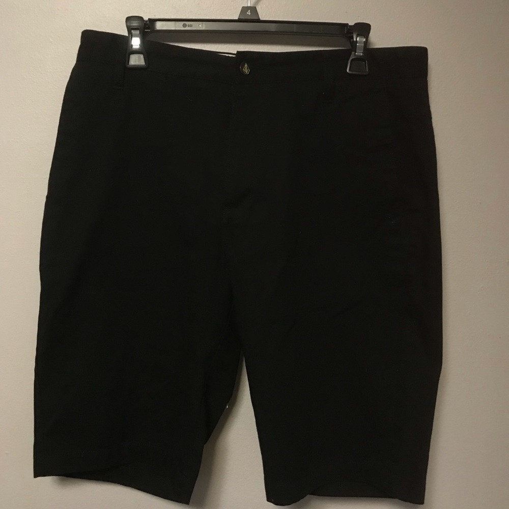 Volcom Mens Black Shorts 32 inch waist